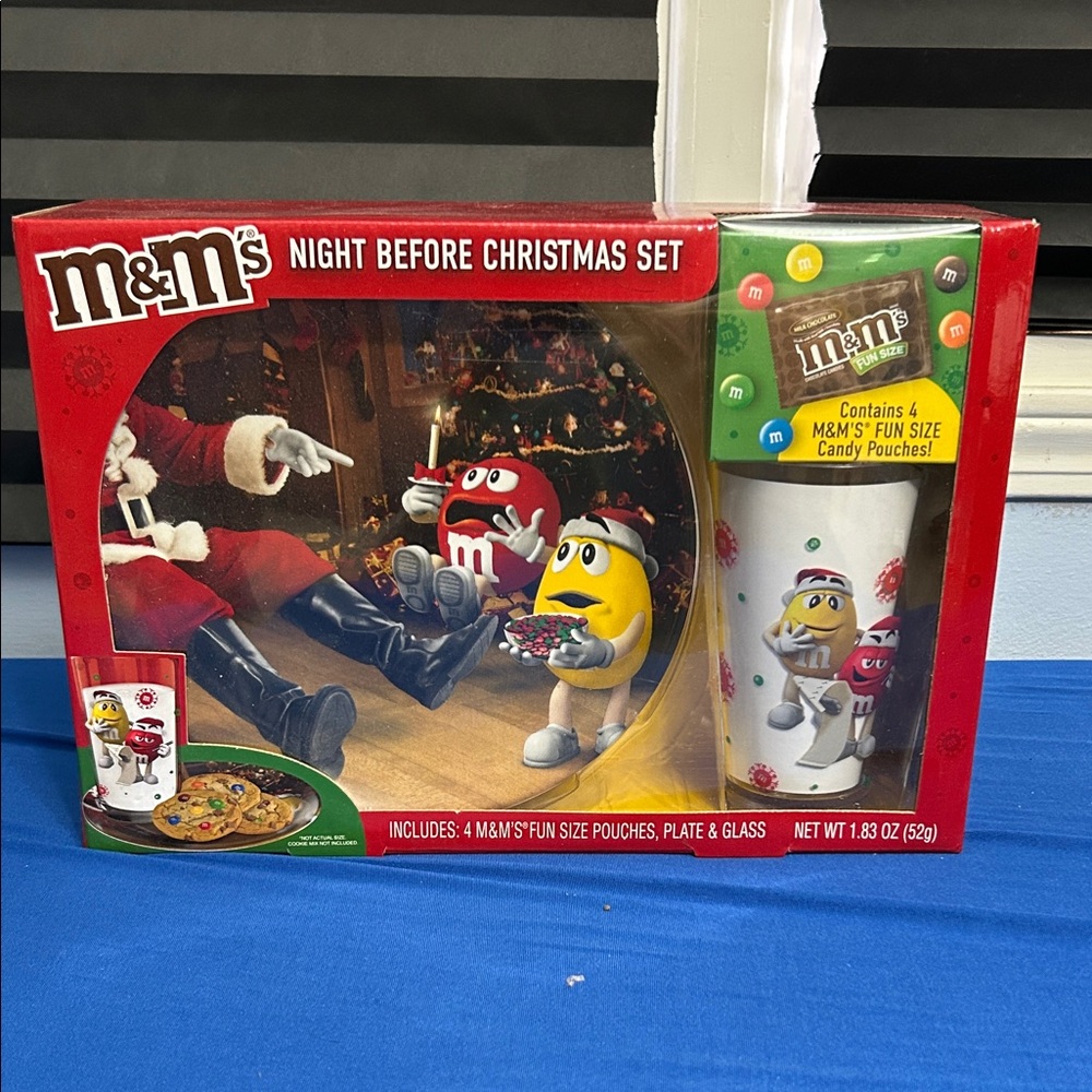 M&M'S Christmas Gift Set with Red and Yellow Characters